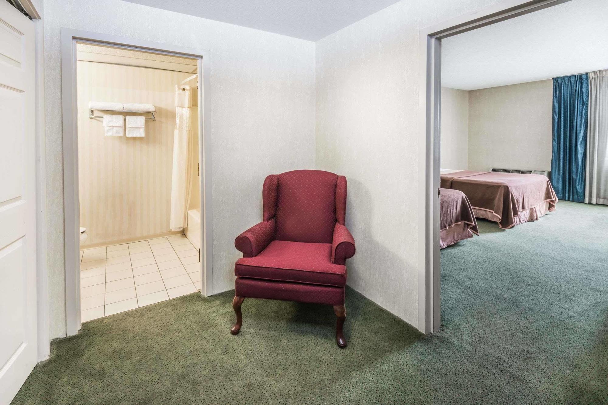 Howard Johnson By Wyndham Milford/New Haven 外观 照片